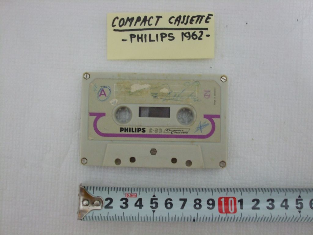 compact-cassette-1963