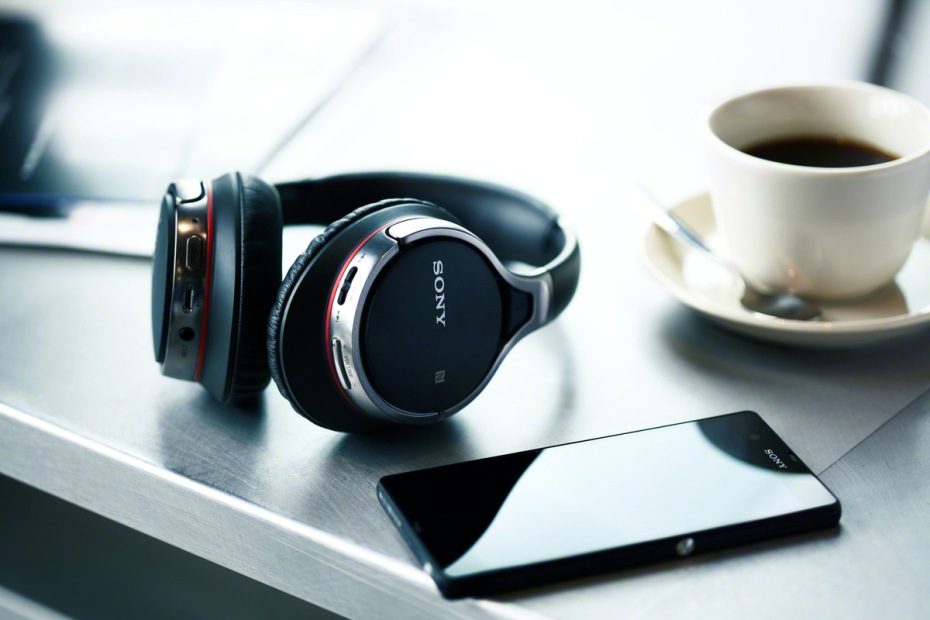 sony-mdr-10bt-nfc-headphones-0