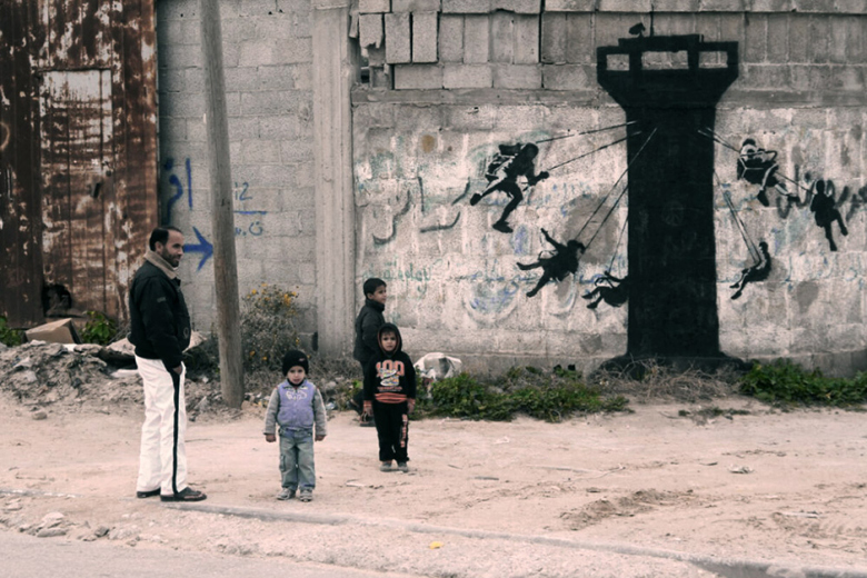 banksy-invades-gaza-for-artists-newest-project-2
