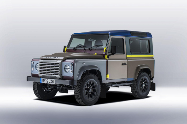 paul-smith-collaborates-with-land-rover-on-a-one-off-defender-1