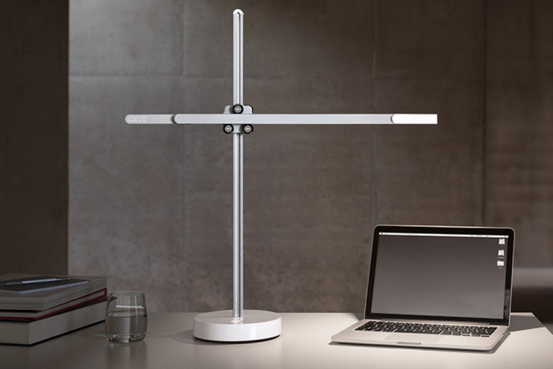 dyson-develop-new-space-age-desk-lamp-001 (1)