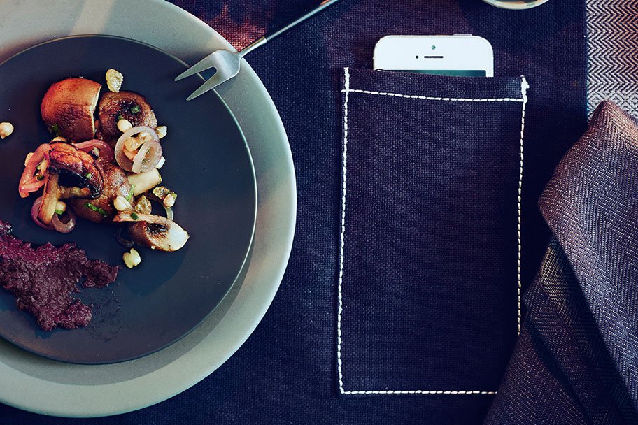 IKEA SITTNING / Салфетка с карманом для смартфона!
