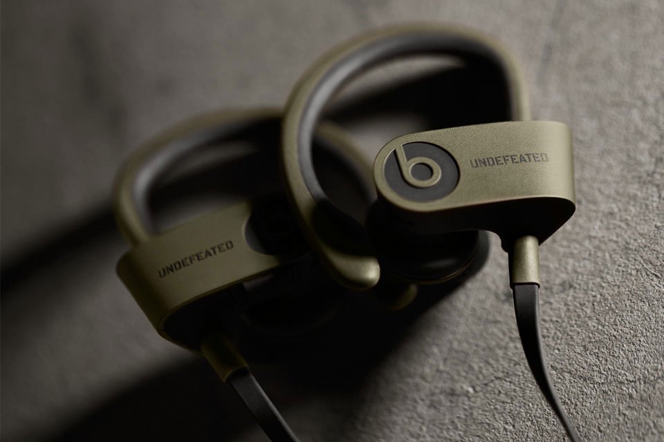 undefeated-x-beats-by-dre-limited-edition-powerbeats-2-wireless-3