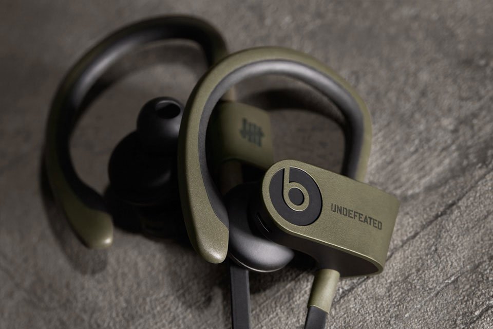 undefeated-x-beats-by-dre-limited-edition-powerbeats-2-wireless-4
