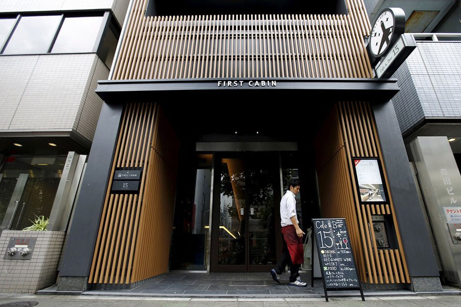 first-cabin-is-a-luxurious-take-on-japanese-capsule-hotels-7