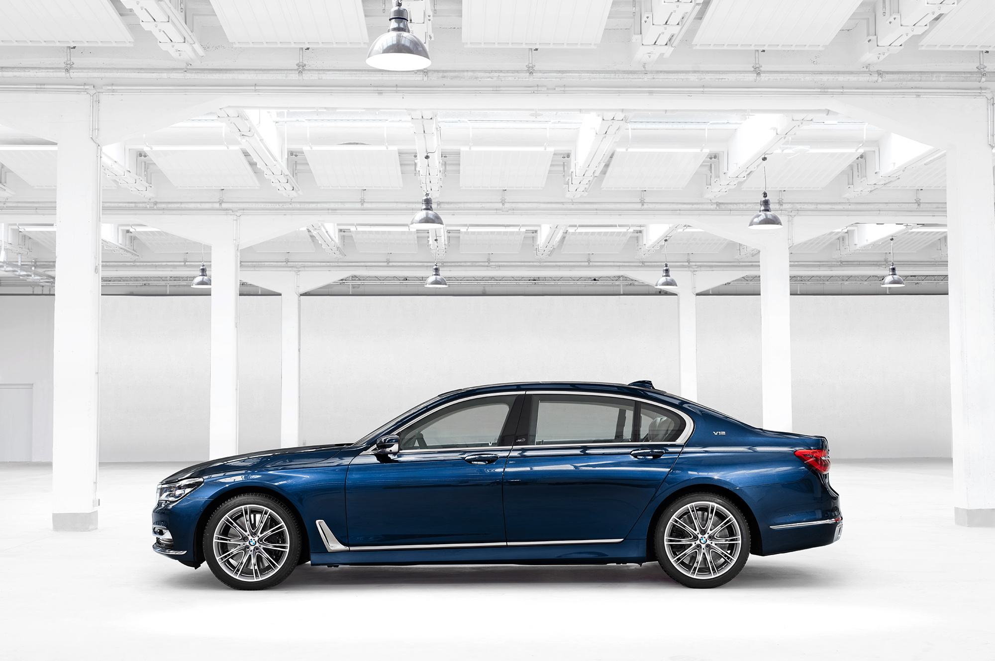 BMW Individual M760i xDrive Model V12 Excellence THE NEXT 100 YEARS / Хорошее название для машины?