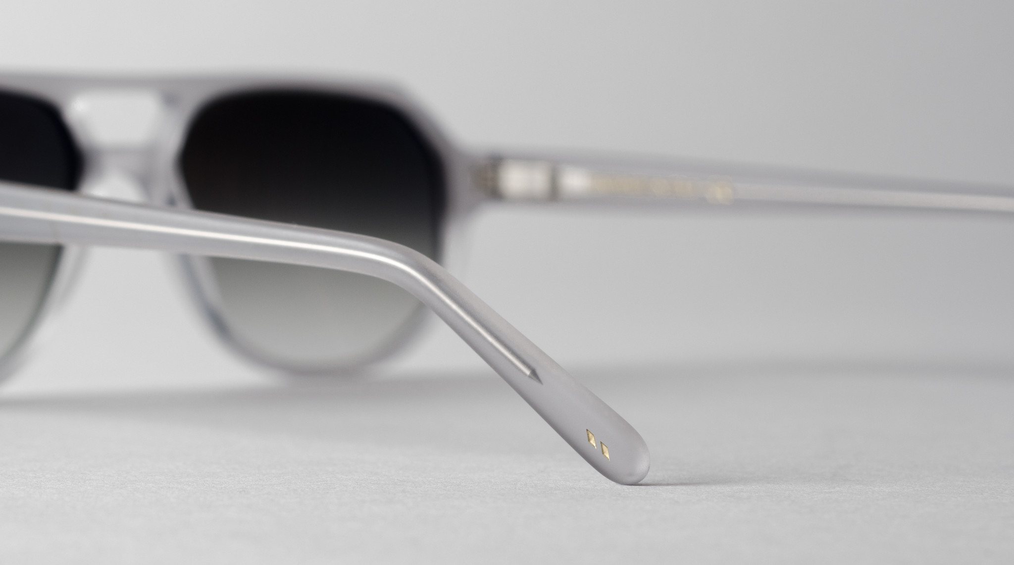 Sunglasses-grey-02