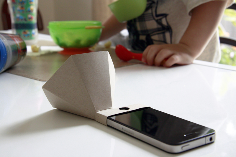 Видео телефоны из бумаги. Смартфон из картона. Гаджеты из бумаги. Айфон из картона. Гаджеты из картона.